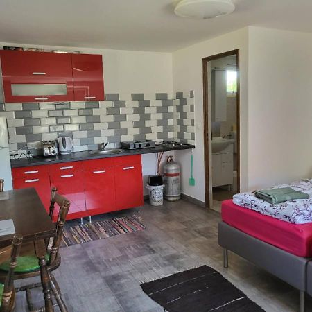 Forras Vendeghaz Apartment Тата Екстериор снимка