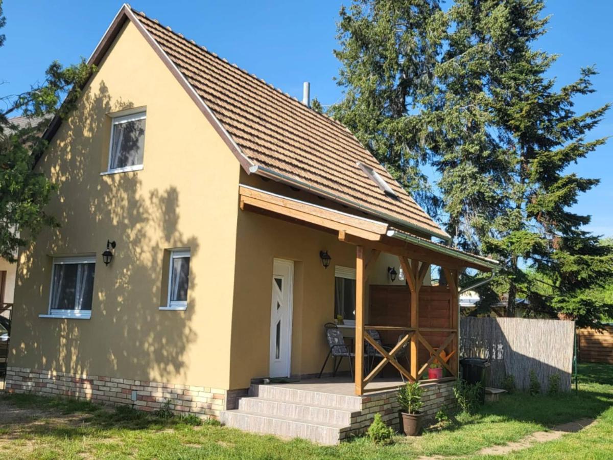 Forras Vendeghaz Apartment Тата Екстериор снимка