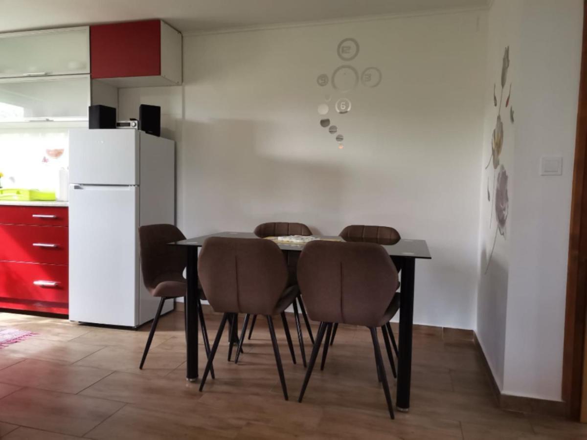 Forras Vendeghaz Apartment Тата Екстериор снимка