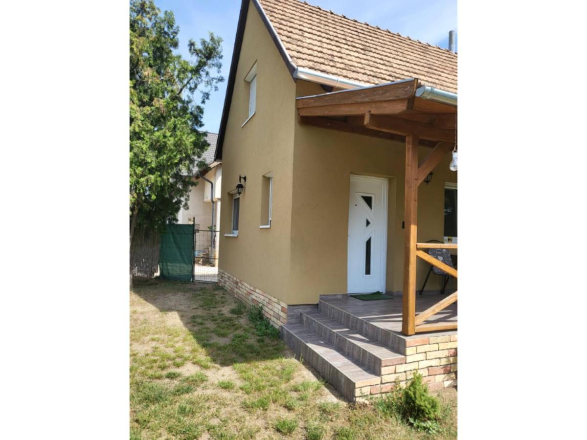 Forras Vendeghaz Apartment Тата Екстериор снимка