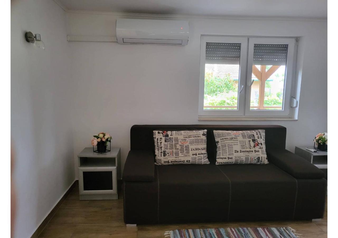 Forras Vendeghaz Apartment Тата Екстериор снимка