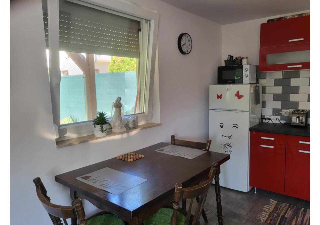 Forras Vendeghaz Apartment Тата Екстериор снимка