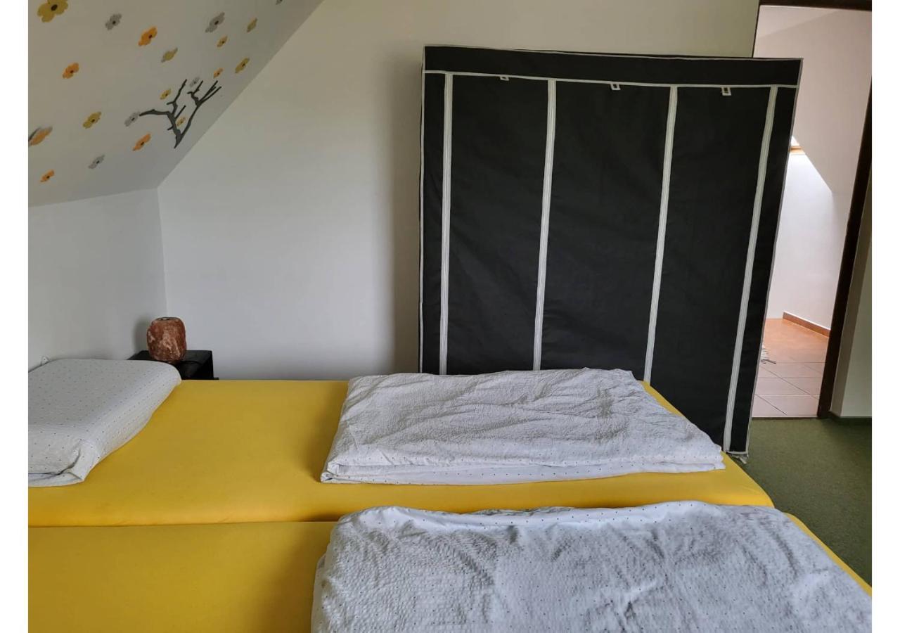 Forras Vendeghaz Apartment Тата Екстериор снимка
