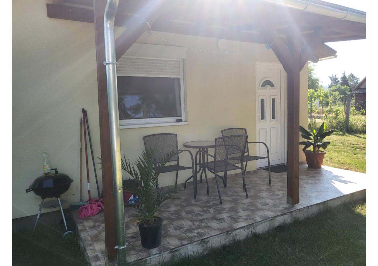 Forras Vendeghaz Apartment Тата Екстериор снимка