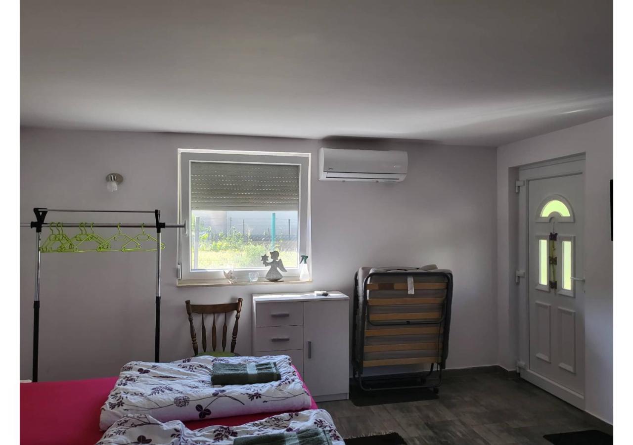 Forras Vendeghaz Apartment Тата Екстериор снимка