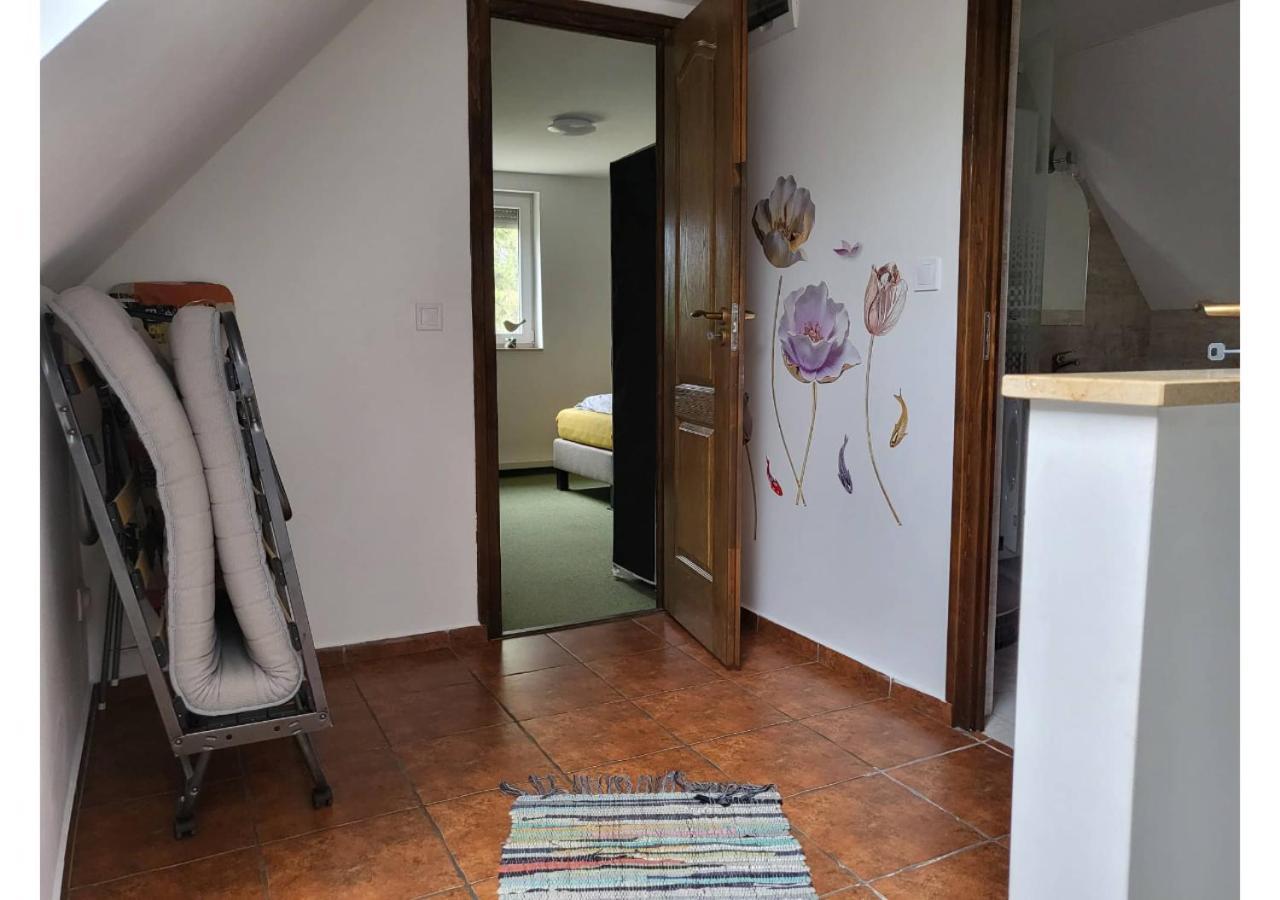 Forras Vendeghaz Apartment Тата Екстериор снимка