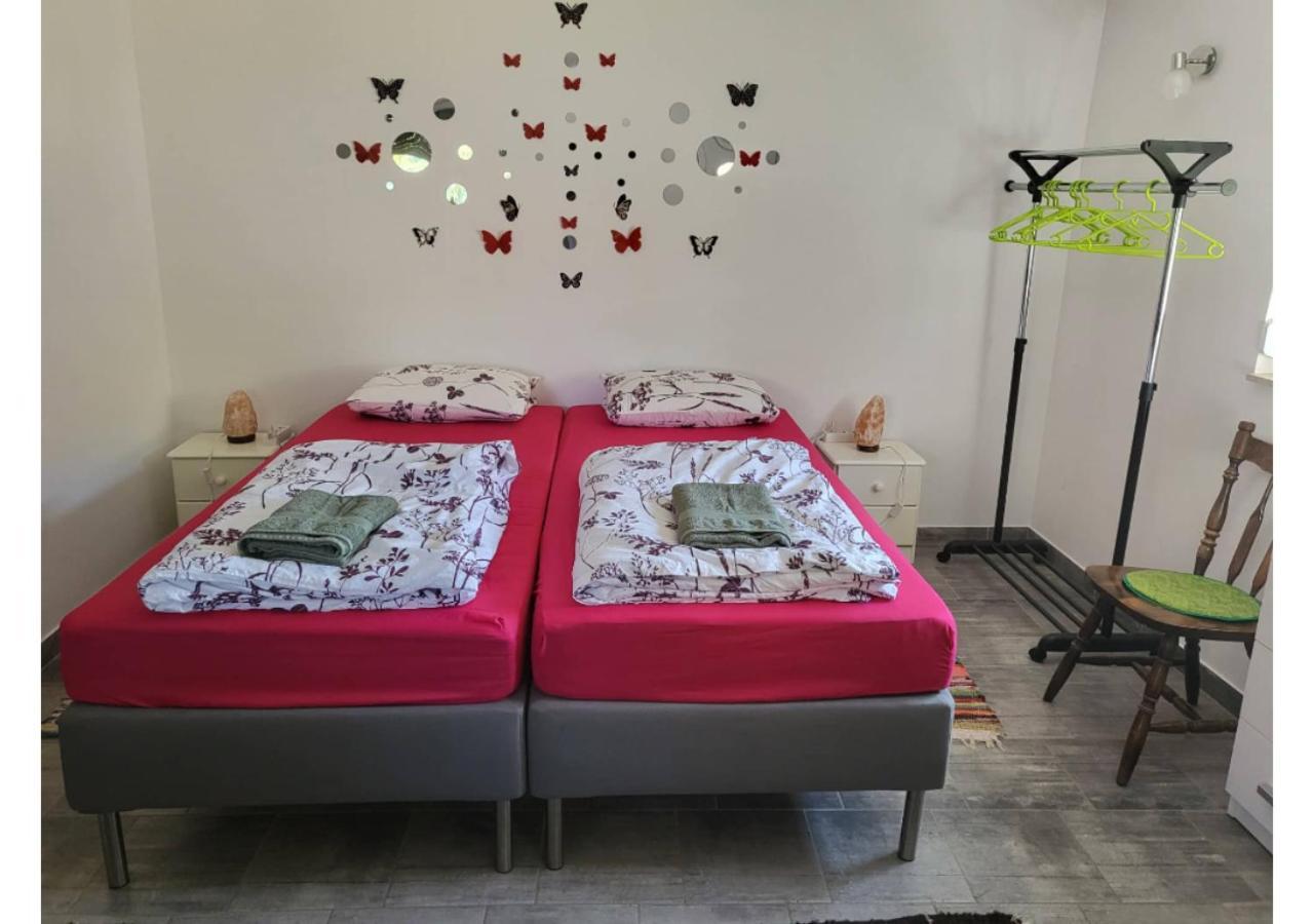 Forras Vendeghaz Apartment Тата Екстериор снимка