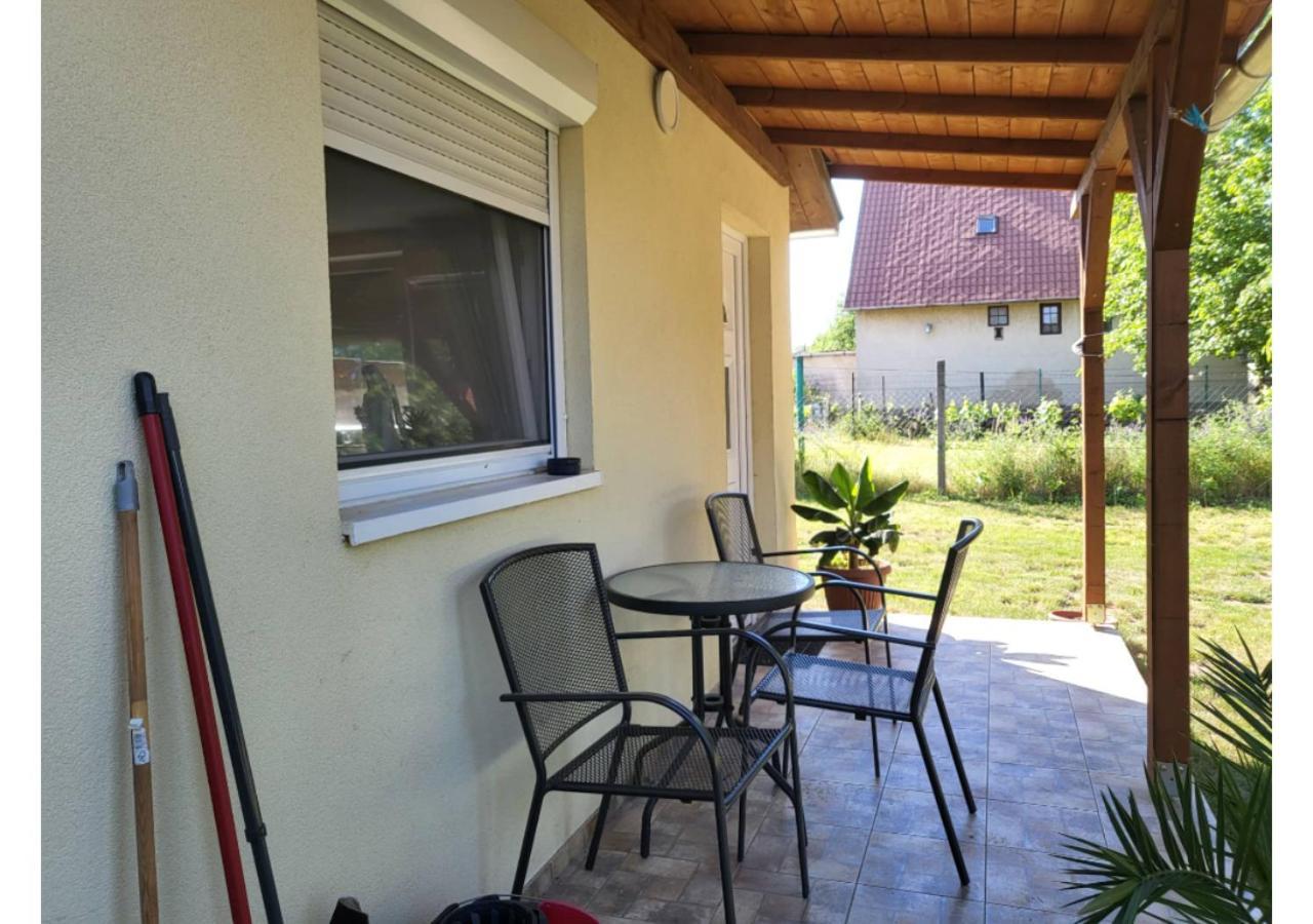 Forras Vendeghaz Apartment Тата Екстериор снимка