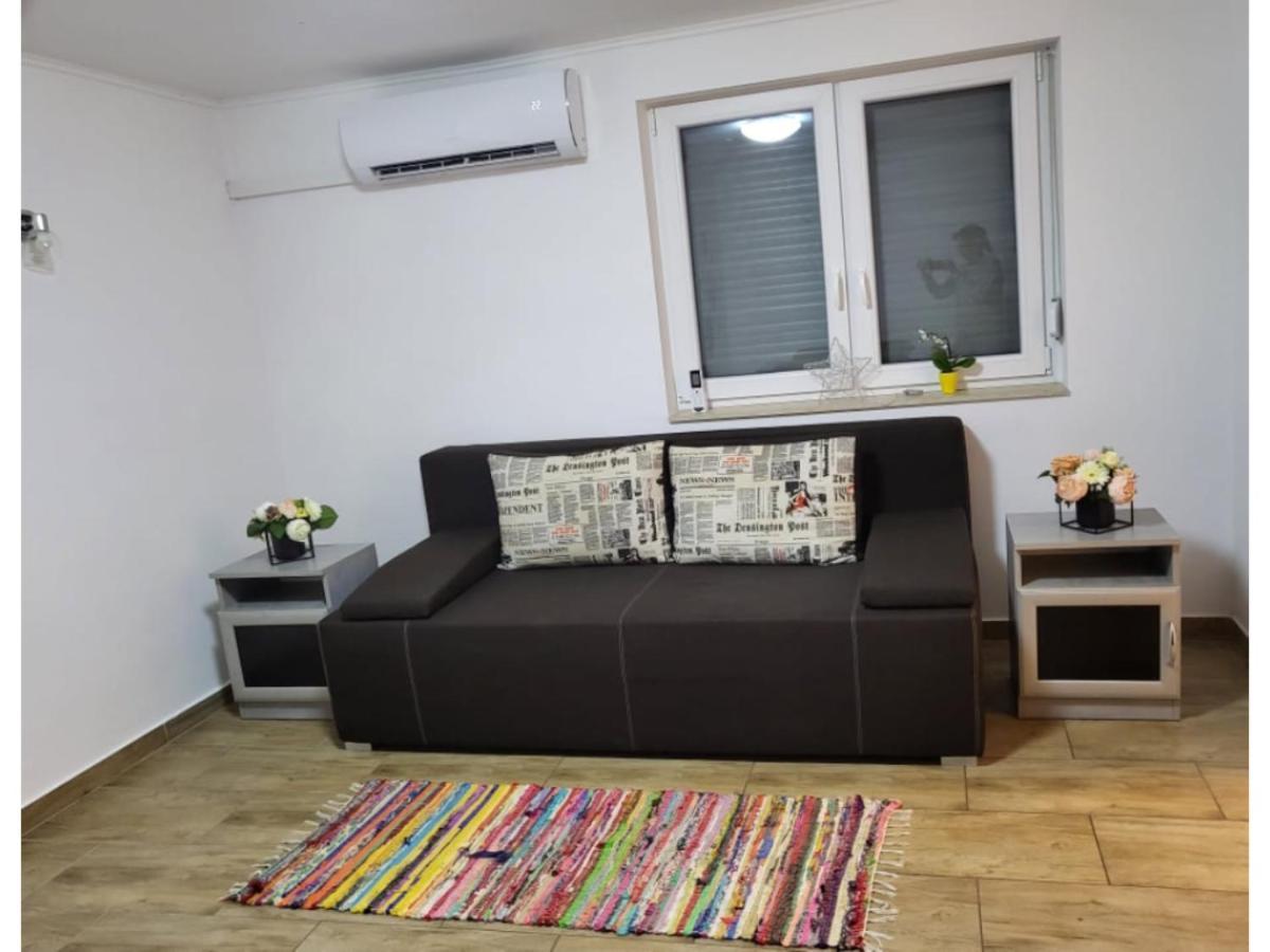 Forras Vendeghaz Apartment Тата Екстериор снимка